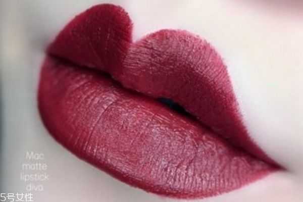 复古红口红适合什么肤色？复古红口红适合什么年龄