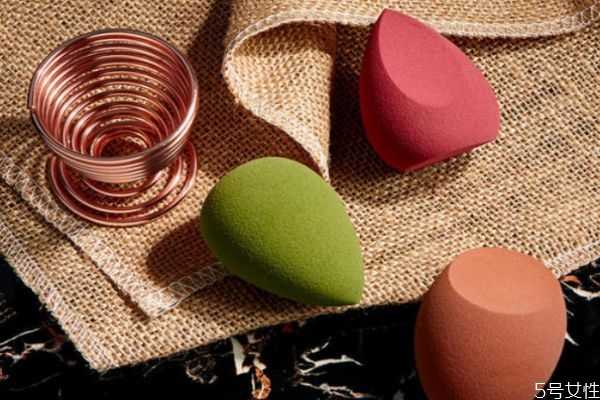 海绵蛋干的吃粉还是湿的吃粉 一个美妆蛋的寿命