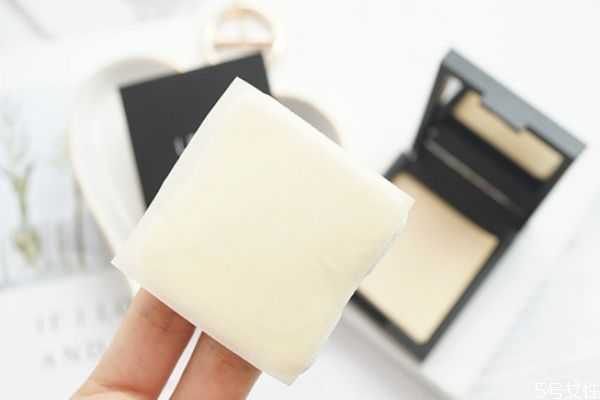 吸油纸可以放微波炉吗?吸油纸好还是吸油笔好 吸油纸可以放微波炉吗?吸油纸好还是吸油笔好