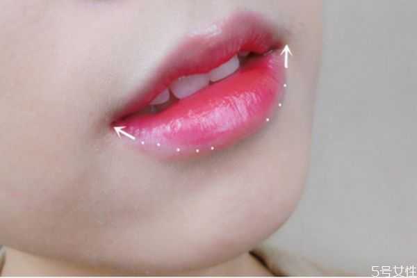 新口红都有一层蜡吗?新口红上的蜡怎么去除 新口红都有一层蜡吗?新口红上的蜡怎么去除