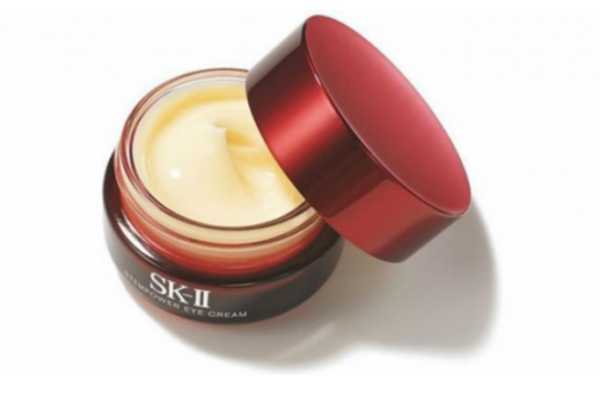 鱼尾纹是怎么形成的 这几款眼霜让你和鱼尾纹说再见