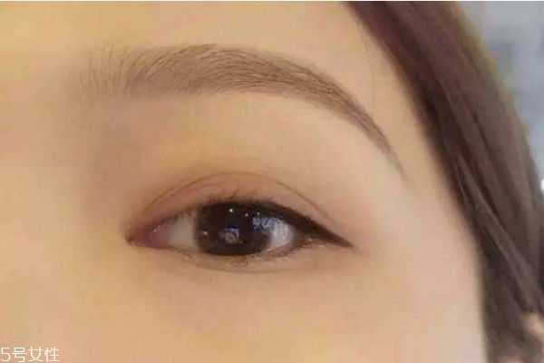 眼线胶笔怎么画？画眼线务必注意这几点