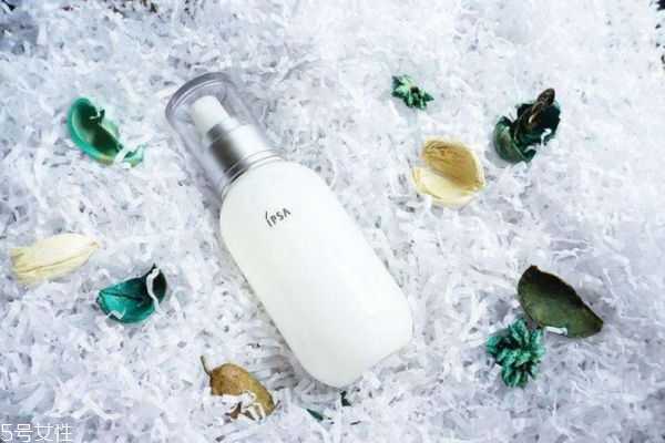 夏天油皮能不用乳液吗