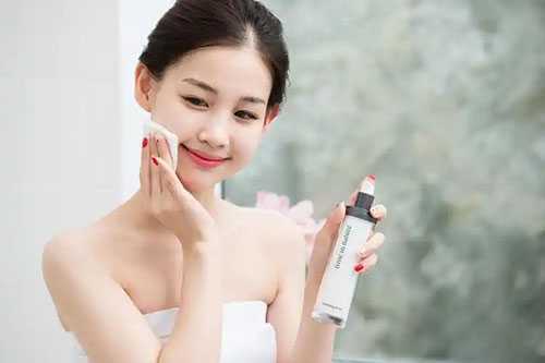 如何根据肤质选择精华乳