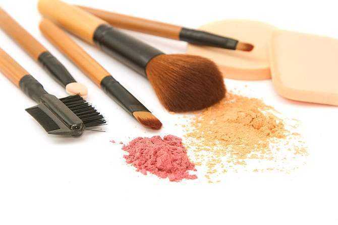 散粉和粉饼哪个好用