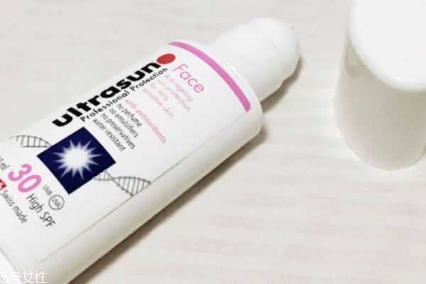 优佳防晒和安耐晒哪个好