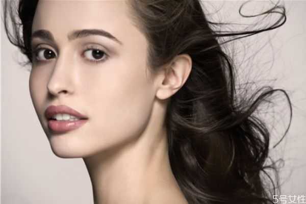 贵妇膏和隔离哪个先用？贵妇膏隔离防晒顺序