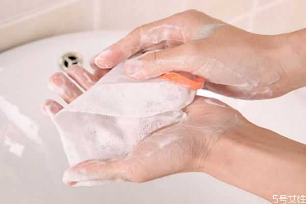 起泡网是什么做的?浴球可以代替起泡网吗 起泡网是什么做的?浴球可以代替起泡网吗