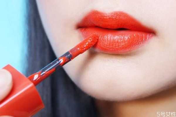 嘴唇上长泡结痂怎么办?嘴唇上长泡上火怎么办 嘴唇上长泡结痂怎么办?嘴唇上长泡上火怎么办