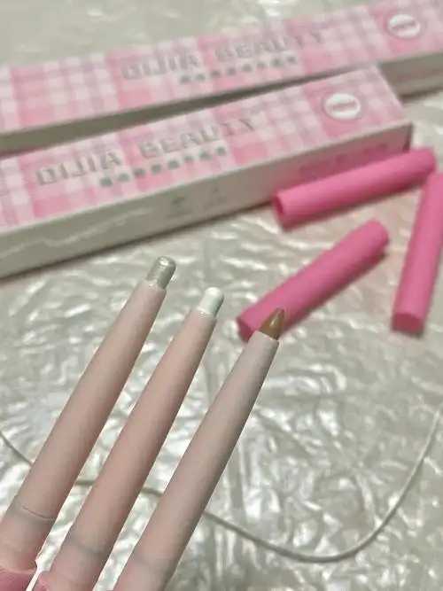 男士可以用唇线笔吗