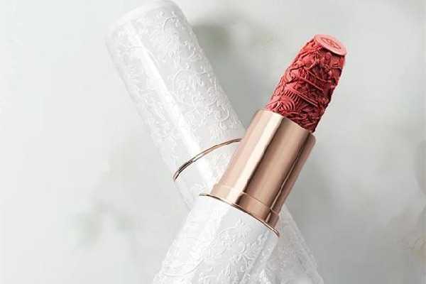 花西子口红会不会掉色沾杯