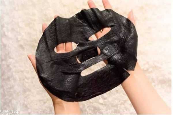 黑面膜和白面膜有什么区别