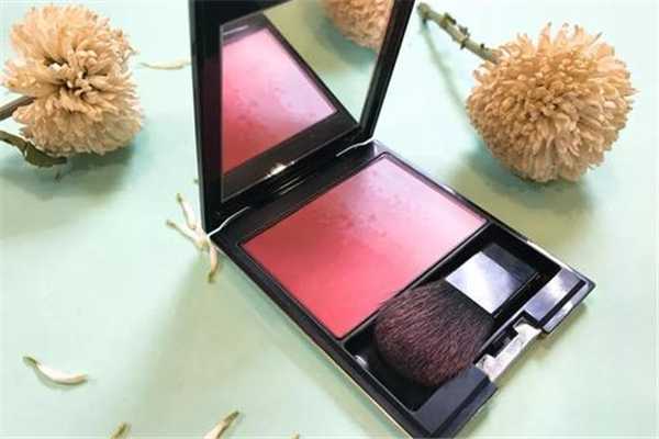 腮红飞粉跟刷子有关系吗