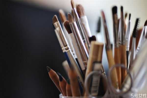 化妆刷能用太阳晒吗？化妆刷清洗之后怎么处理