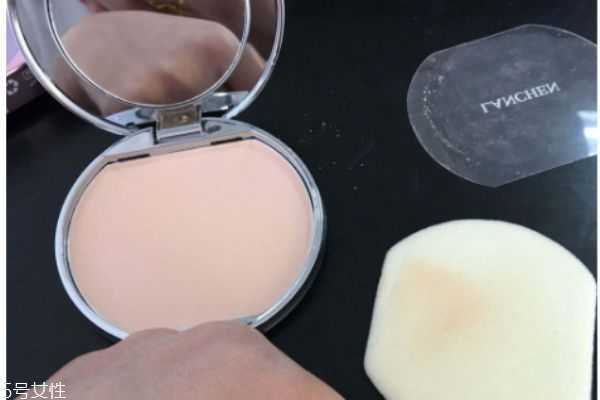 蓝秀粉饼怎么样? 蓝秀粉饼怎么样?