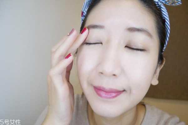 年纪轻轻有皱纹怎么办