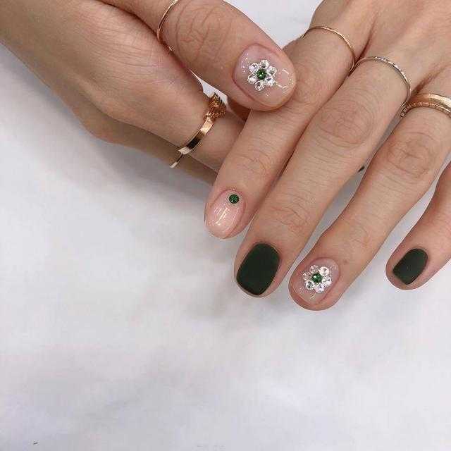 精致漂亮新年美甲图片 好运时髦新年美甲 精致漂亮新年美甲图片 好运时髦新年美甲