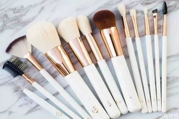 刚买的眼影刷怎么清洗?新买的化妆刷清洗方法 刚买的眼影刷怎么清洗?新买的化妆刷清洗方法