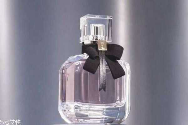 反转巴黎香水的真假怎么辨别？