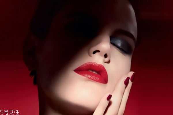 涂口红的正确步骤 唇妆的误区