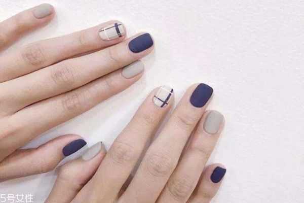 夏季做什么颜色的美甲好看？法式美甲哪种颜色适合夏天