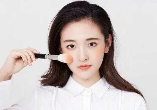 日常妆必须用腮红吗?先打高光还是先画腮红呢 日常妆必须用腮红吗?先打高光还是先画腮红呢