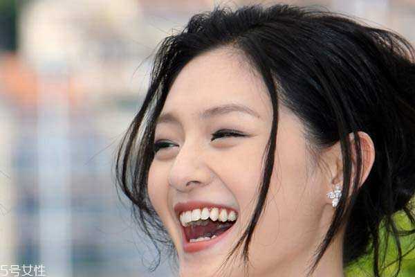 去角质能美白吗