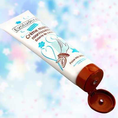 使用含有SPF值的护手霜是否可以代替防晒霜？