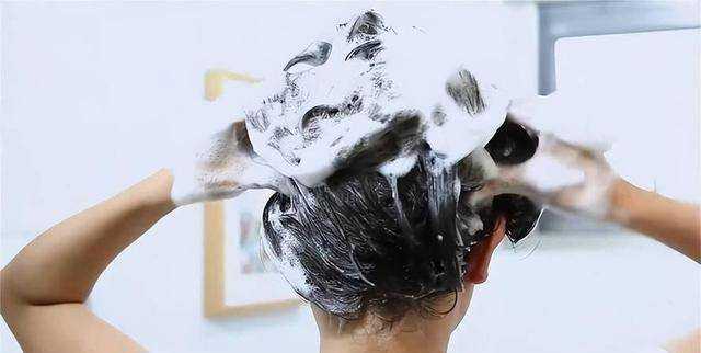 夏天天热多久洗一次头最科学？