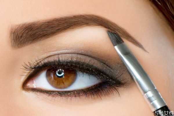 新手使用眉粉好还是眉笔