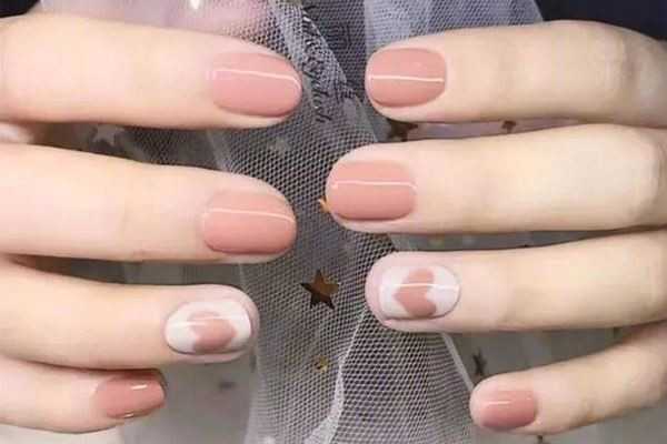 学生党适合做哪些美甲？手指粗适合哪些美甲