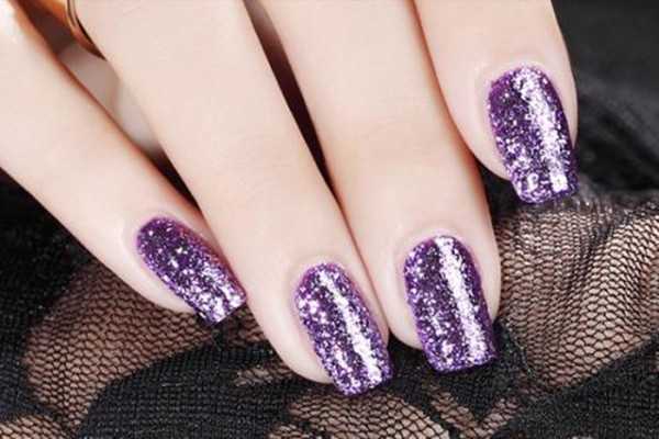 指甲油中哪个成分刺鼻？卸美甲的方法有哪些