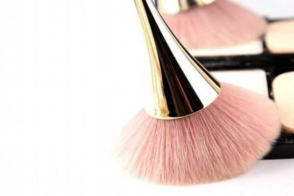 蜜粉刷用什么毛比较好？蜜粉刷可以当腮红刷吗