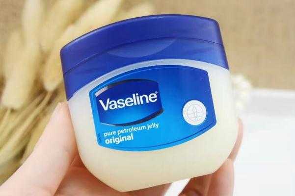 凡士林修护晶冻可以涂嘴唇吗