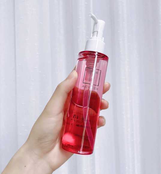 卸妆水和卸妆油哪个对皮肤伤害小 卸妆水和卸妆油哪个对皮肤伤害小