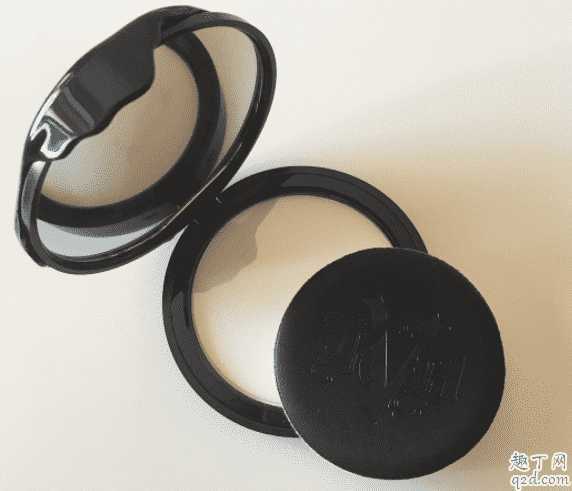 kat von d粉饼色号怎么选？kvd粉饼色号light会黄吗