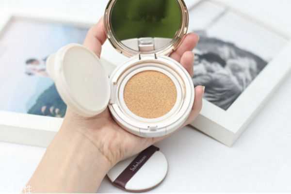 皮肤偏黄适合象牙白粉底液吗?皮肤黄用自然色还是象牙白的粉底 皮肤偏黄适合象牙白粉底液吗?皮肤黄用自然色还是象牙白的粉底