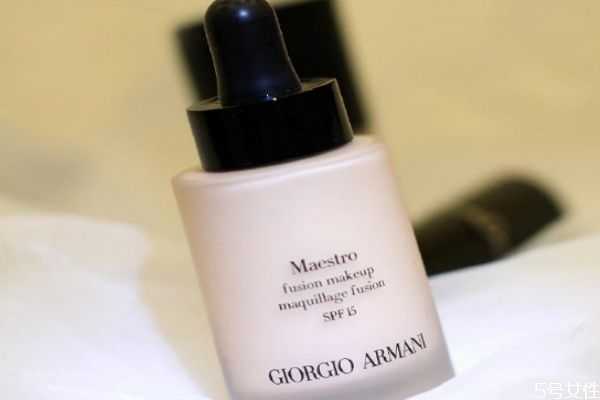 阿玛尼粉底液哪款适合干皮 阿玛尼粉底液哪款适合干皮