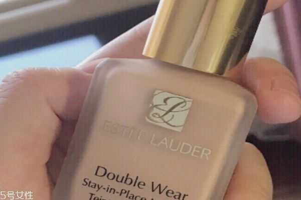 兰蔻持妆粉底液和雅诗兰黛DW粉底液哪个好用 兰蔻持妆粉底液和雅诗兰黛DW粉底液哪个好用