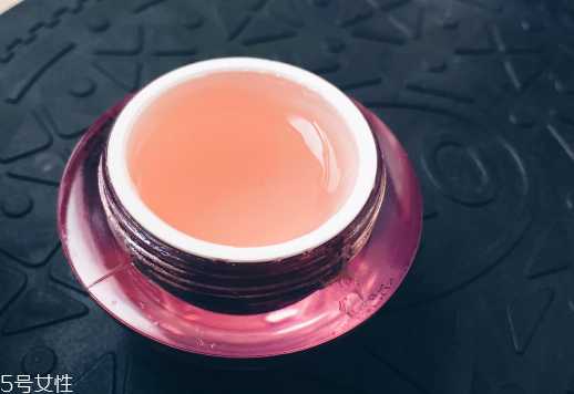 雅诗兰黛红石榴眼霜适合年龄 紧致眼周肌肤