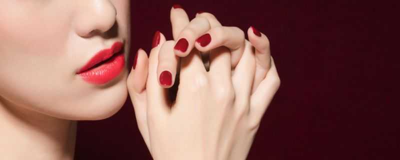 美甲用热水泡会掉吗 美甲用热水泡会掉吗