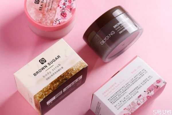 磨砂膏可以当洗面奶么?磨砂膏和洗面奶那个先用 磨砂膏可以当洗面奶么?磨砂膏和洗面奶那个先用