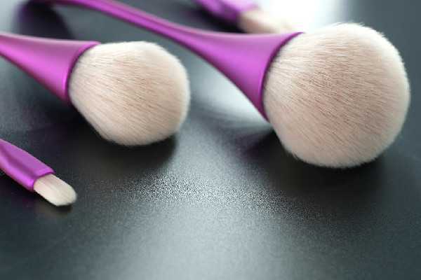 化妆刷用多久就要扔了换新的了 化妆刷用多久就要扔了换新的了