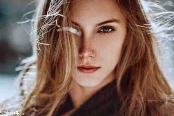 外眼线和内眼线哪个好看？内眼线外眼线都要化吗