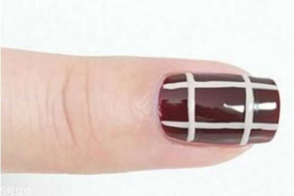 酒红色美甲怎么做 教你磨砂美甲怎么做