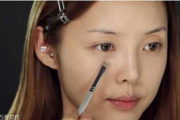 遮瑕粉底液怎么用