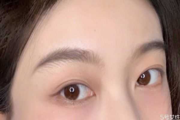 眉笔选择什么颜色好看？什么颜色眉笔最自然