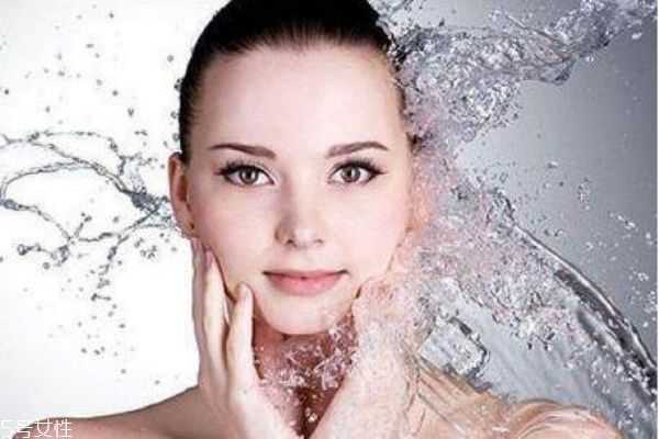 脸部皮肤干燥怎么补水 脸部皮肤干燥怎么补水