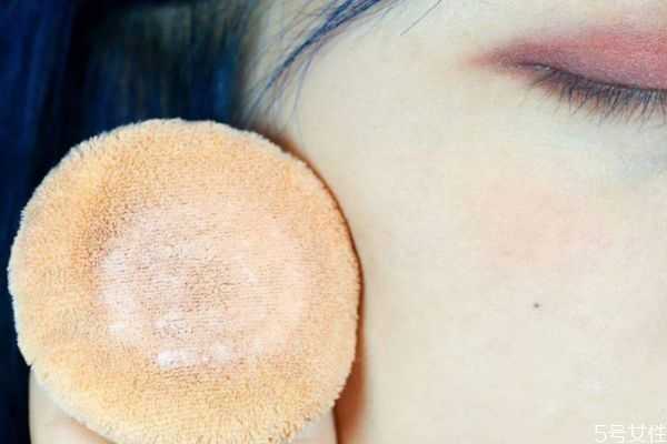 散粉冬天可以用吗?冬天用散粉的使用方法 散粉冬天可以用吗?冬天用散粉的使用方法