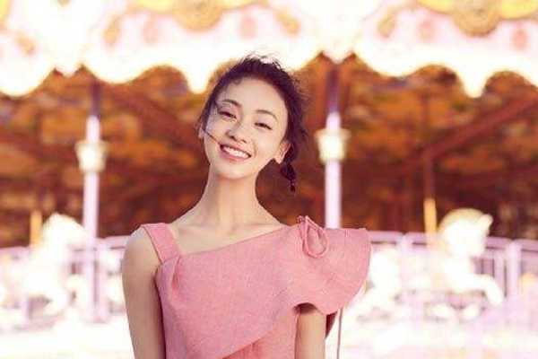 秋季皮肤好干怎么补水